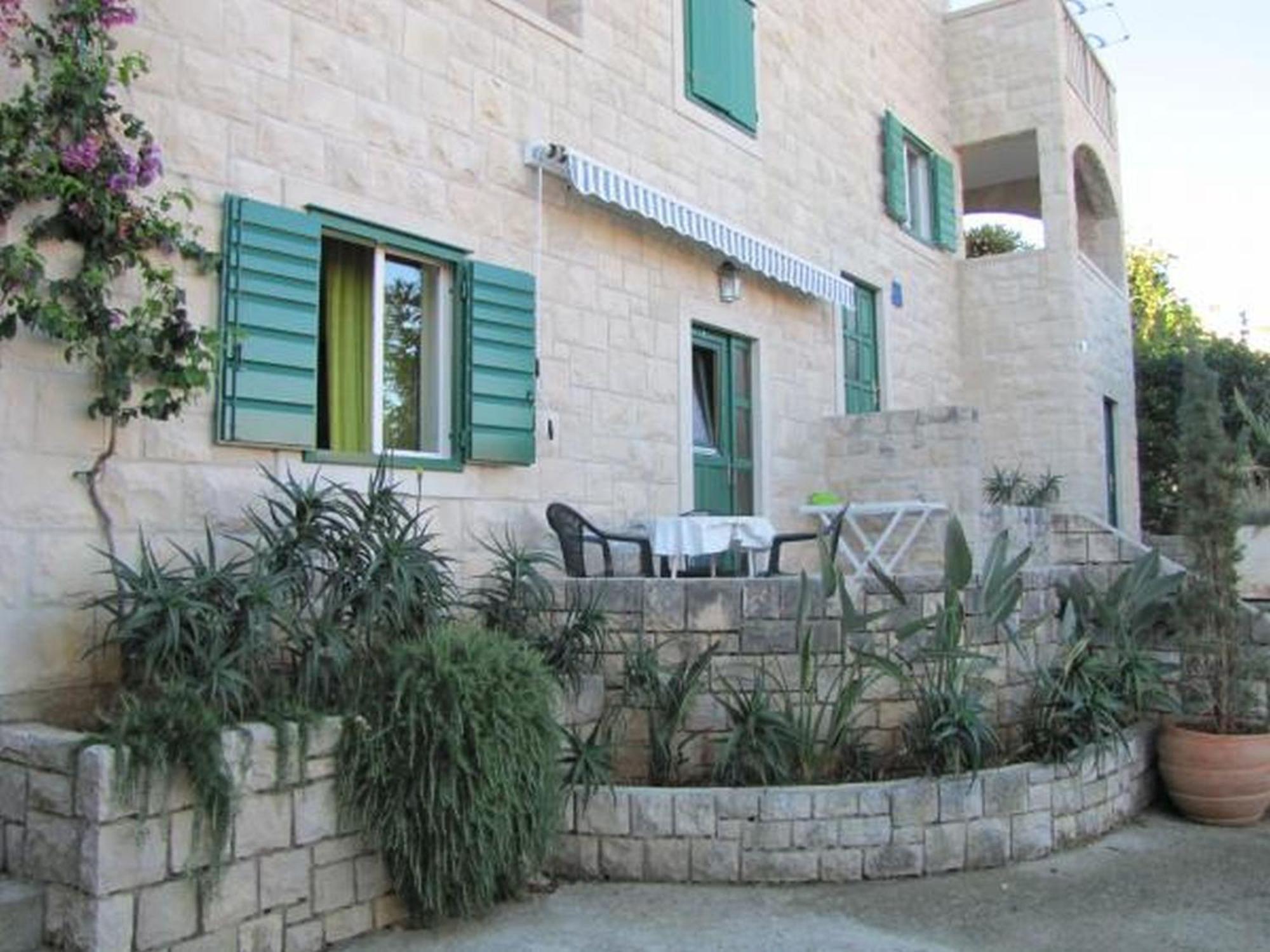 Family Appartement Postira